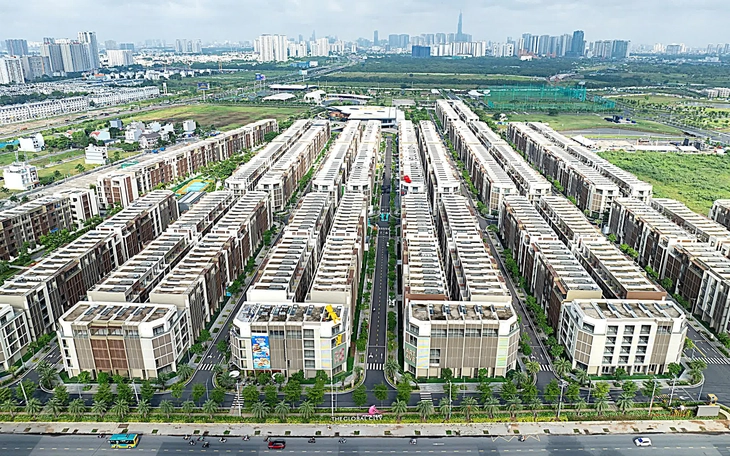 'Núi' sổ đỏ thế chấp ở ngân hàng: lộ diện hai cái tên 'ôm' 5 triệu tỉ đồng - Ảnh 2.