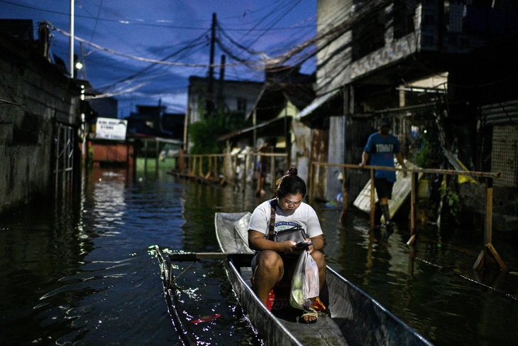 Miền Trung Philippines oằn mình dưới bão Bualoi, miền Bắc vẫn rã rời vì bão Ragasa - Ảnh 4.