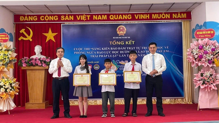 Trao 58 giải thưởng cuộc thi sáng kiến phòng ngừa bạo lực học đường - Ảnh 1.