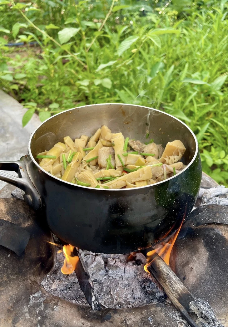 Anh kỹ sư cầu đường Đông Nguyễn và những bữa cơm cá kho, canh rau, xôi hấp - Ảnh 3.