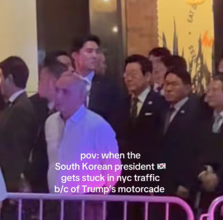 Tổng thống Hàn Quốc 'chôn chân' trên phố New York vì đoàn xe của ông Trump - Ảnh 1.