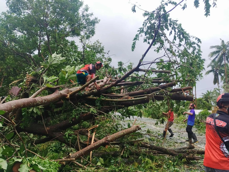 Miền Trung Philippines oằn mình dưới bão Bualoi, miền Bắc vẫn rã rời vì bão Ragasa - Ảnh 5.