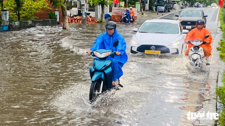 Đường nối Đà Nẵng - Hội An: Ven biển mà 'hở tí là ngập' - Ảnh 1.