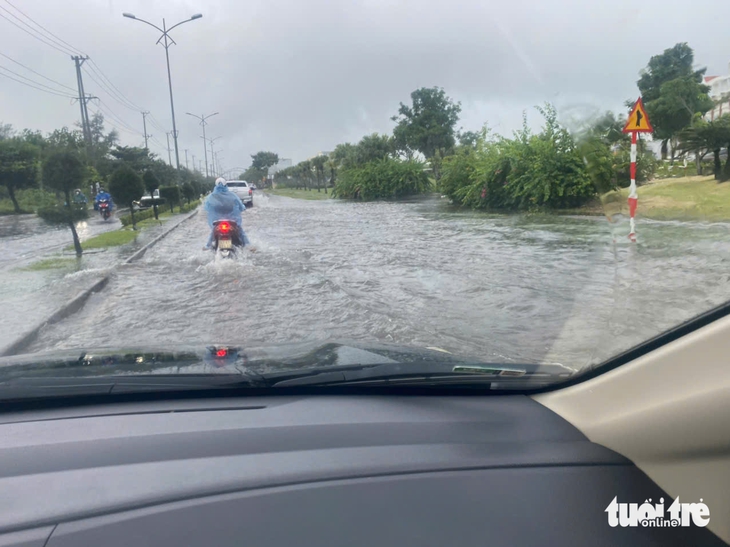 Thanh Hóa cho học sinh nghỉ học tránh bão Bualoi; Đà Nẵng giao các trường tự quyết - Ảnh 1.