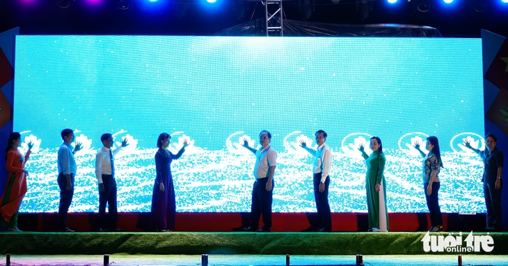 Du khách nhộn nhịp đến ngày hội du lịch, ẩm thực ở An Giang - Ảnh 1.