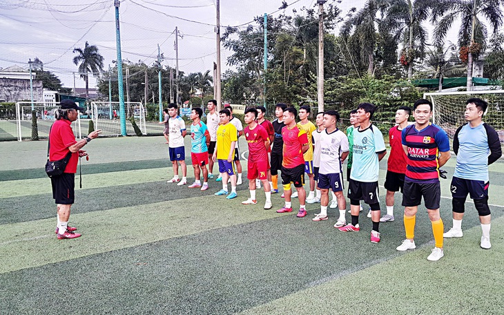 Giải bóng đá công nhân, viên chức năm 2025: Nữ trọng tài háo hức chờ đợi ngày khởi tranh - Ảnh 2.