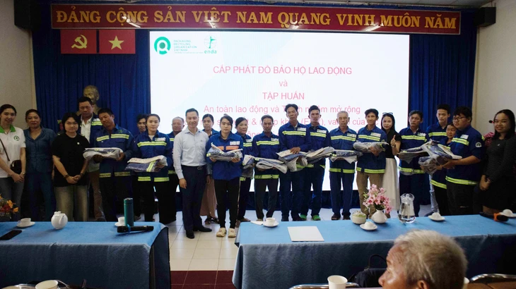 Lao động thu gom rác thuộc nhóm nghề rủi ro hàng đầu thế giới - Ảnh 3.