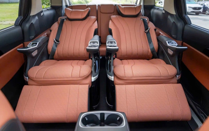 Kia Carnival hybrid ở Việt Nam có bản VIP: Đắt thêm 80 triệu, được ghế massage, điều khiển cảm ứng - Ảnh 5.