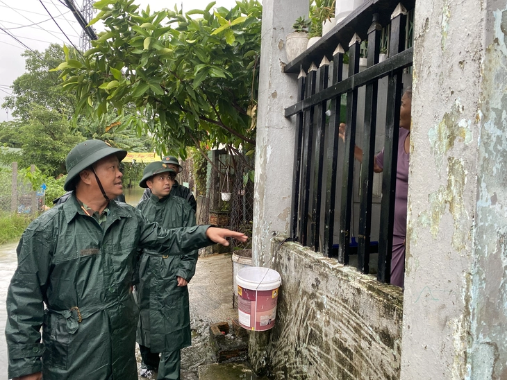 Chống bão Bualoi: Hà Tĩnh cấm biển, bắt đầu sơ tán dân; 29.000 bộ đội đợi lệnh lên đường  - Ảnh 2.