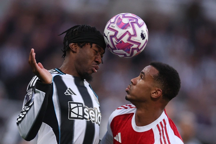 Arsenal thắng Newcastle phút cuối nhờ sở trường phạt góc - Ảnh 2.