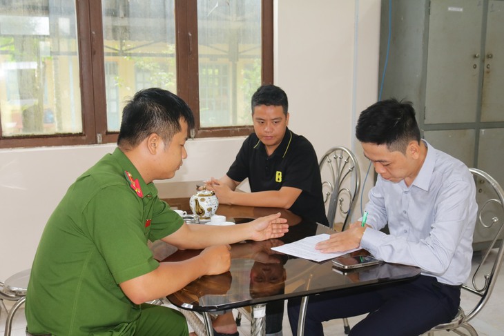 Người dân nhận lại 2,3 tỉ đồng chuyển khoản nhầm - Ảnh 1.