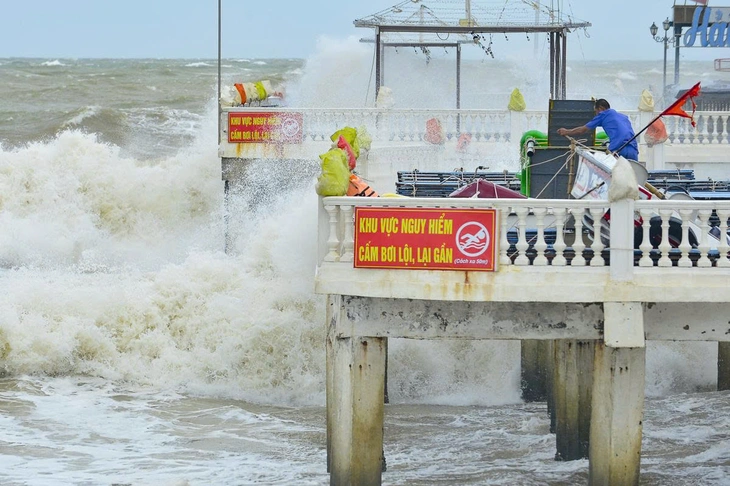 Bão Bualoi đang trên biển Quảng Trị - Nghệ An, gió giật cấp 15 - Ảnh 5.