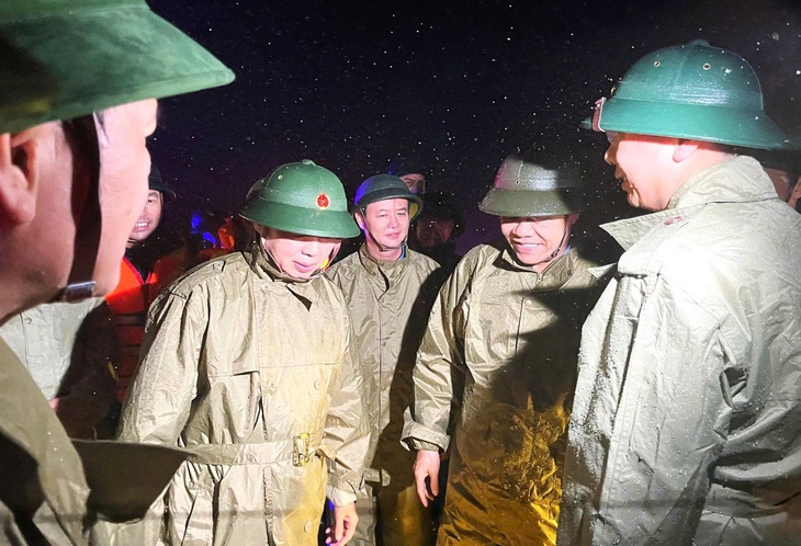Phó thủ tướng Trần Hồng Hà kiểm tra ứng phó bão Bualoi ở Nghệ An, Hà Tĩnh - Ảnh 3.