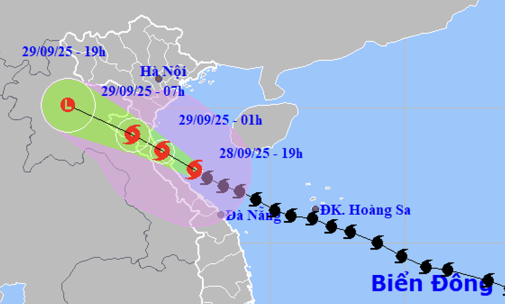 Quảng Trị gió giật dữ dội, Hà Tĩnh có gió mạnh cấp 11 giật cấp 14 - Ảnh 1.