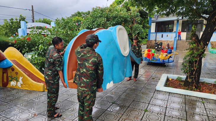 Học sinh Quảng Trị nghỉ học ngày 29-9 để tránh bão - Ảnh 1.