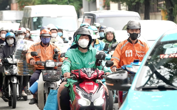 Hà Nội trong mưa, tôi gặp những tấm lòng - Ảnh 2.
