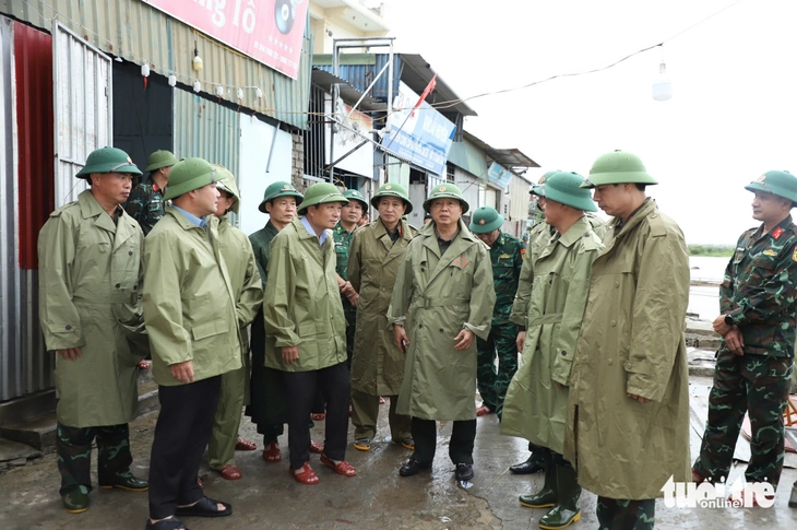 Phó thủ tướng Trần Hồng Hà kiểm tra ứng phó bão Bualoi ở Nghệ An, Hà Tĩnh - Ảnh 1.