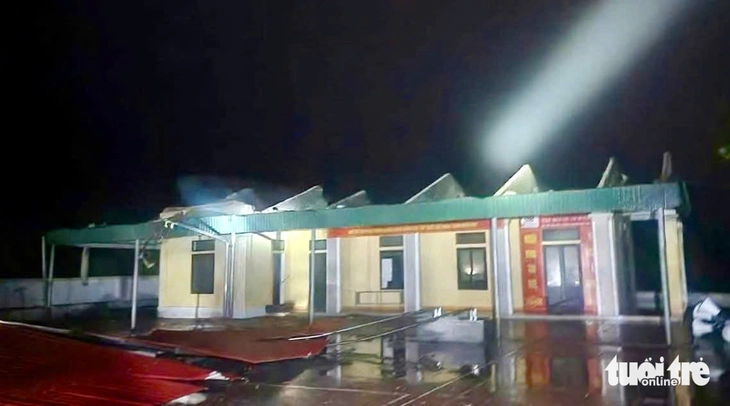 Storm Bualoi: Ha Tinh and Nghe An are in disarray after the storm, with heavy rain and wind - Photo 2.