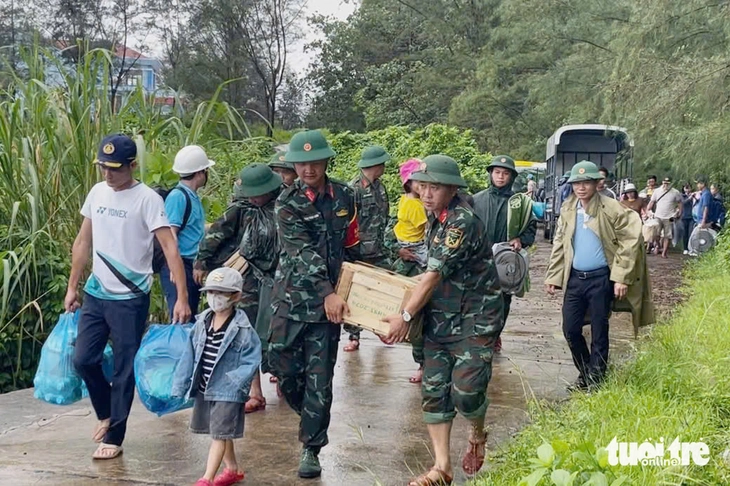 Bão Bualoi: Hà Tĩnh, Nghệ An, Quảng Trị ngổn ngang, mưa gió tơi bời - Ảnh 33.