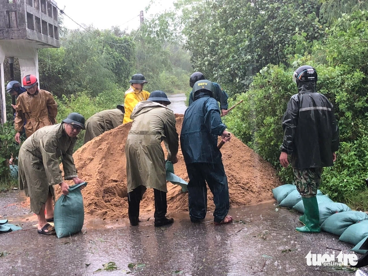 Bão Bualoi: Hà Tĩnh, Nghệ An, Quảng Trị ngổn ngang, mưa gió tơi bời - Ảnh 41.