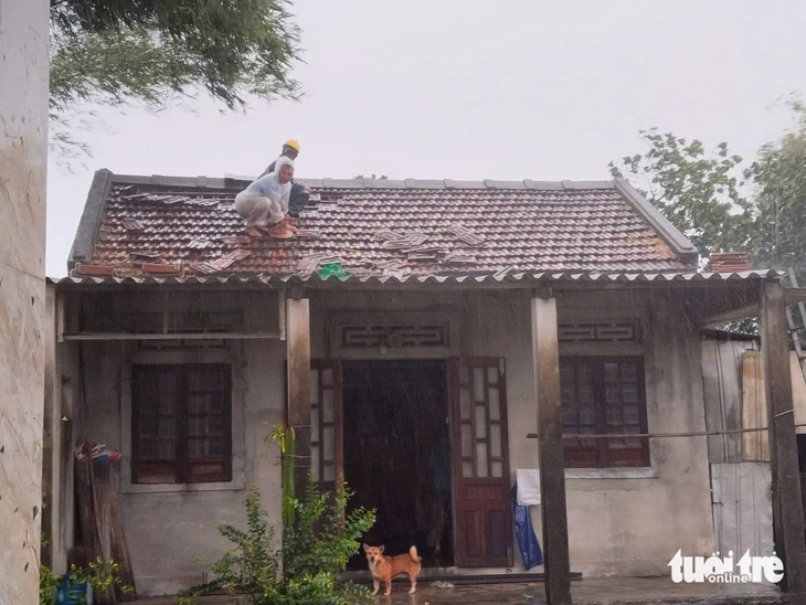 Bão Bualoi: Hà Tĩnh, Nghệ An, Quảng Trị ngổn ngang, mưa gió tơi bời - Ảnh 43.
