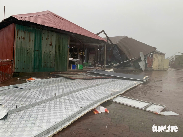 Bão Bualoi: Hà Tĩnh, Nghệ An, Quảng Trị ngổn ngang, mưa gió tơi bời - Ảnh 13.