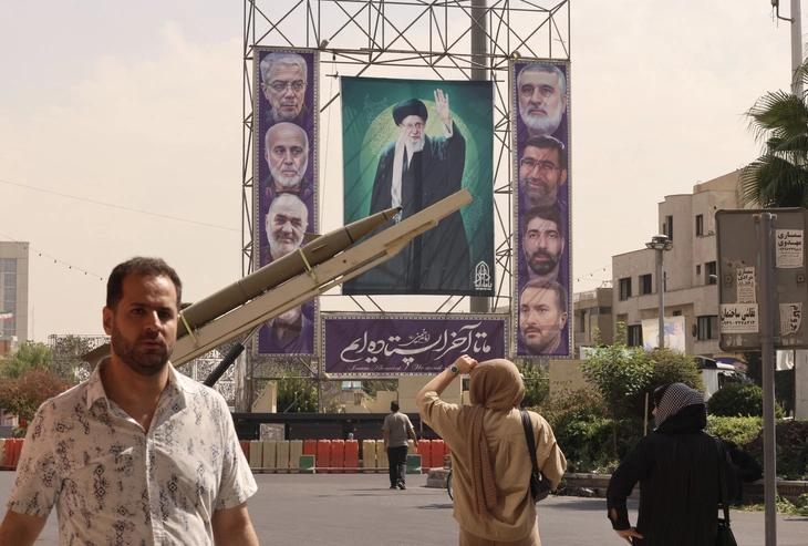Iran chỉ trích lệnh trừng phạt mới là 'vô lý', EU để ngỏ khả năng đàm phán - Ảnh 1.