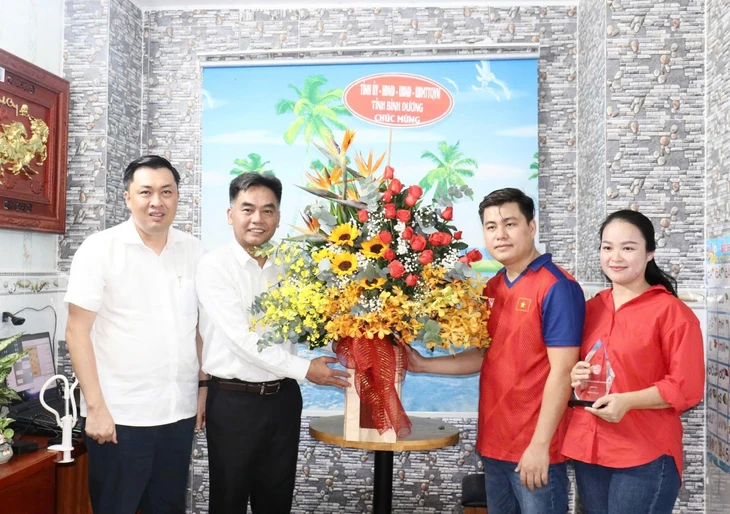 Lại Lý Huynh được thưởng 1,4 tỉ đồng sau khi vô địch Giải cờ tướng thế giới - Ảnh 1.