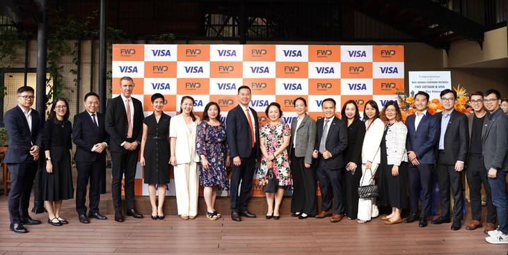 FWD Việt Nam và Visa hợp tác thúc đẩy bảo hiểm số - Ảnh 2.
