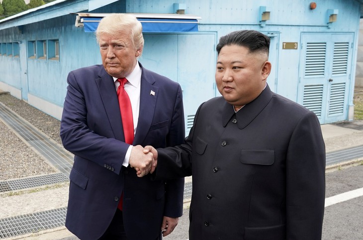 Quan chức Hàn Quốc: Không loại trừ thượng đỉnh Trump - Kim bên lề APEC - Ảnh 1.