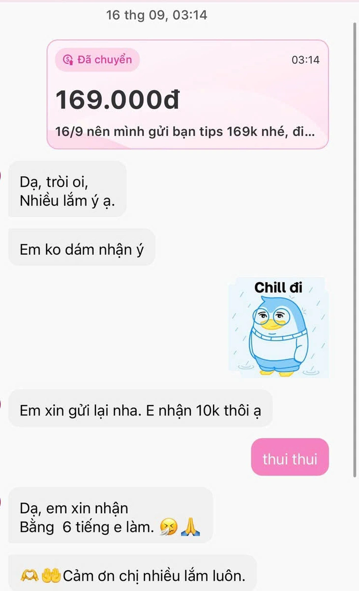 Giao hàng trong mưa, shipper 'sống chết với đơn này' được nhận tiền tip, lời hỏi thăm từ khách hàng - Ảnh 2.