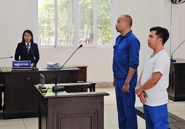 Cựu phó trưởng công an phường ra tòa với cáo buộc nhận tiền bỏ qua vi phạm - Ảnh 1.