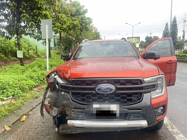 Tài xế xe bán tải trình diện công an sau khi tông chết người, rời khỏi hiện trường - Ảnh 1.