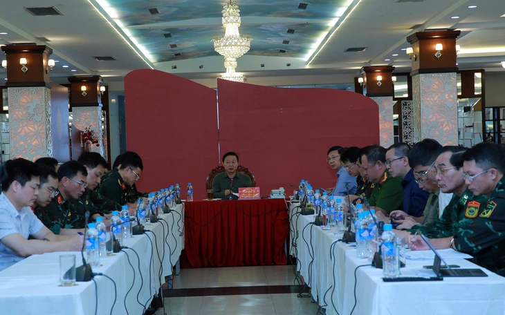 Bão quần thảo suốt 12 giờ, chưa thống kê được thiệt hại do mất điện, gián đoạn thông tin liên lạc - Ảnh 2.