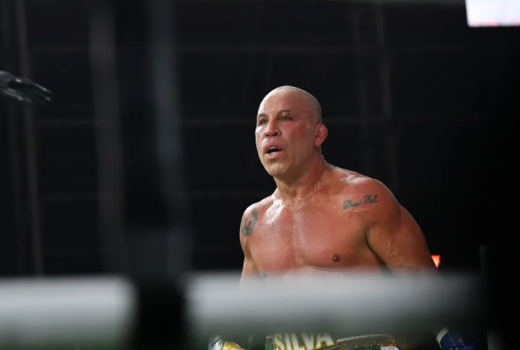 Huyền thoại UFC bị knockout sau trận thi đấu boxing - Ảnh 1.