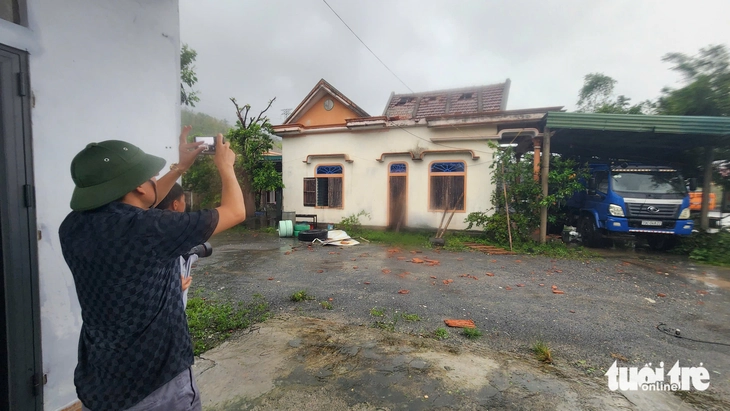 Bão Bualoi: Hà Tĩnh, Nghệ An, Quảng Trị ngổn ngang, mưa gió tơi bời - Ảnh 7.