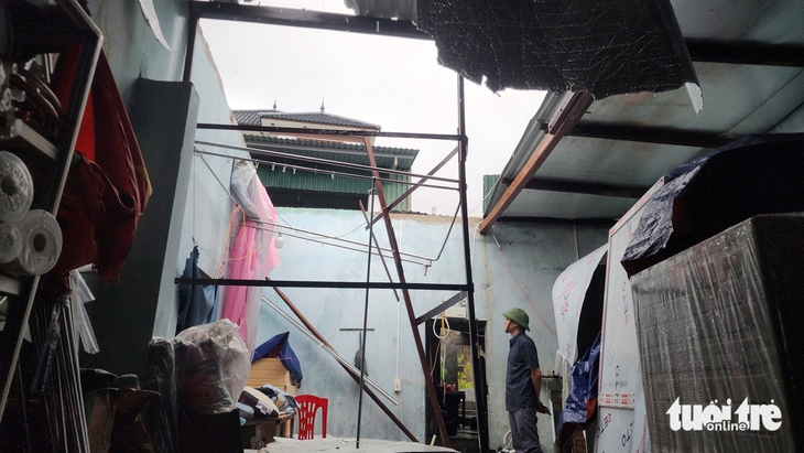 Bão Bualoi vẫn trên đất liền tây nam Nghệ An, giật cấp 11 - Ảnh 2.