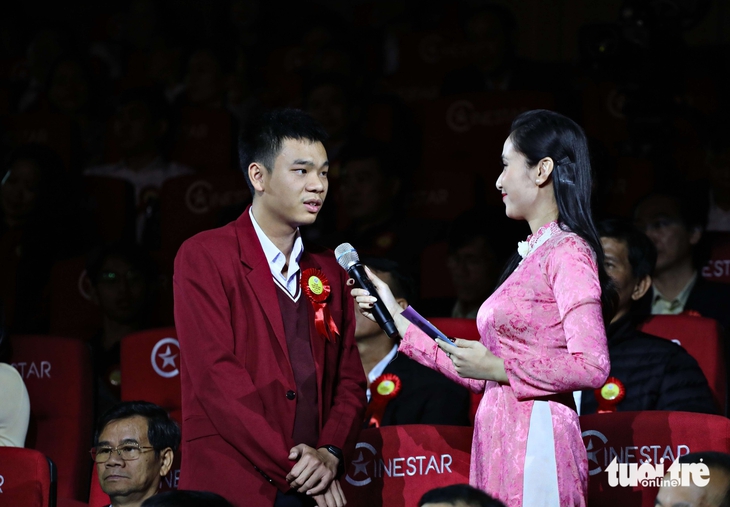 Nam sinh 16 tuổi là đại biểu thi đua yêu nước tỉnh Lâm Đồng trẻ nhất - Ảnh 1.