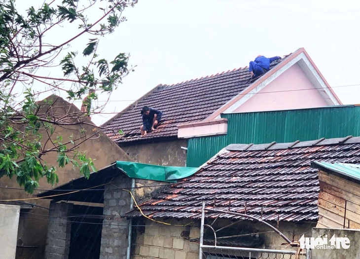 Người dân Hà Tĩnh điêu đứng vì hơn 1 tháng ngôi nhà hai lần tốc mái do bão - Ảnh 4.