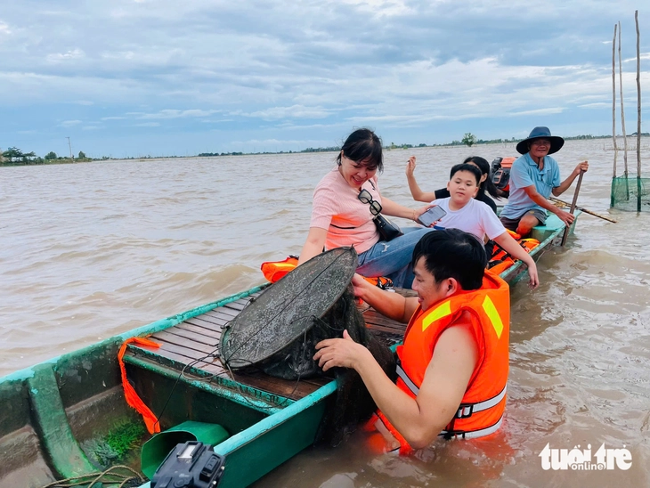 Đồng Tháp: Thu hút du khách bằng sự mộc mạc và trải nghiệm bản địa   - Ảnh 1.
