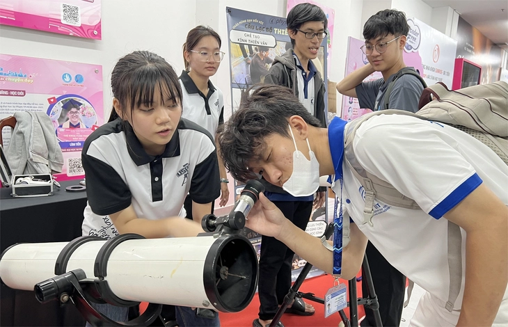 Ngày hội Tân sinh viên TP.HCM truyền cảm hứng khởi nghiệp - Ảnh 2.