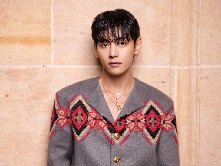 Truyền thông Anh bình chọn V BTS là 'Người đàn ông đẹp trai nhất thế giới' 3 năm liên tiếp - Ảnh 1.