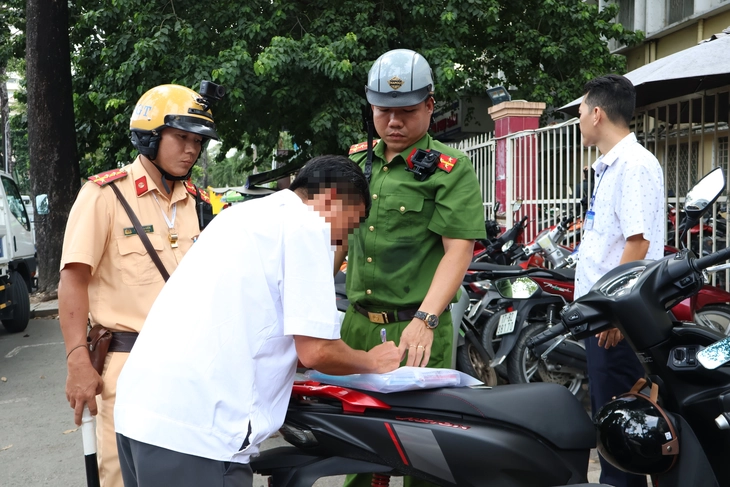 Dẹp 7 bãi giữ xe không phép quanh Bệnh viện ĐH Y dược, Hùng Vương - Ảnh 2.