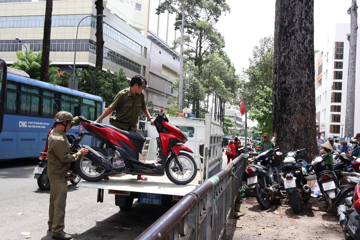 Dẹp 7 bãi giữ xe không phép quanh Bệnh viện ĐH Y dược, Hùng Vương - Ảnh 4.