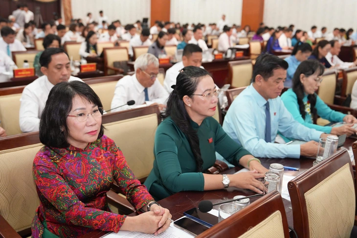 Khai mạc kỳ họp HĐND TP.HCM, xem xét thông qua 41 nghị quyết quan trọng - Ảnh 4.
