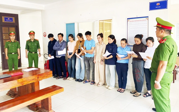 Cựu cán bộ y tế cầm đầu đường dây tự đục vỡ xương khớp để lấy tiền bảo hiểm nhân thọ - Ảnh 4.