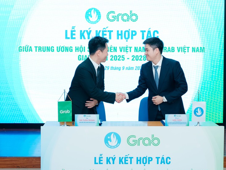 Grab ký cam kết trang bị kỹ năng chuyển đổi số cho sinh viên Việt Nam - Ảnh 1.