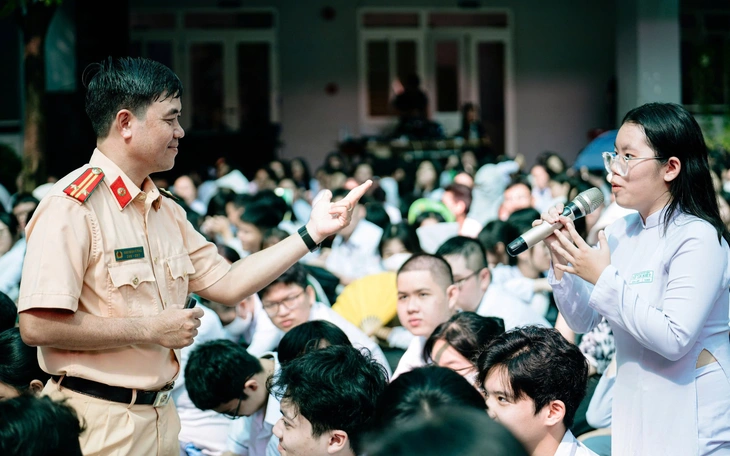 Nên đổi Giấy phép lái xe sang thẻ PET để tránh lừa đảo nộp phạt - Ảnh 2.