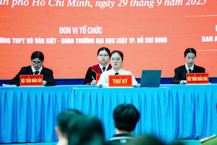Mở phiên tòa giả định tại trường xử vi phạm luật giao thông, học sinh 'thấm' nhanh hơn - Ảnh 1.