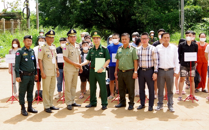 Người trẻ vẫn qua Campuchia làm "việc nhẹ lương cao" - Ảnh 3.